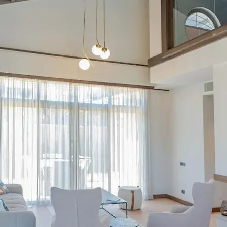 ヴィラ Enjoy Playing Golf, Where Luxury Meets Peace. *